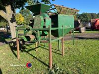 Fraser rolling mill with hopper, 3 point linkage - 3