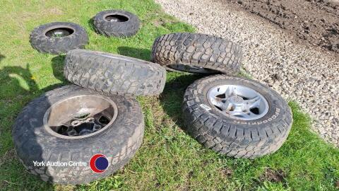 4x Land Rover Defender alloy wheels and tyres BF Goodrich 235/85/16