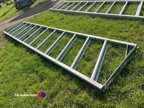 2 x 15ft Bateman feed barriers, plate ends