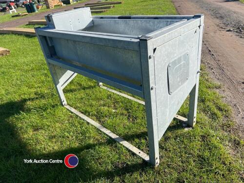 IAE tipping water trough