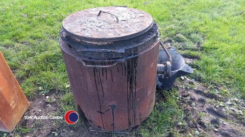 Bitumen boiler with bucket and ladle including gas burner