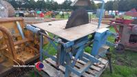 Tractor mounted Newland saw bench, PTO in office - 2