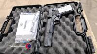 Umarex Colt Government 1911 CO2 air pistol .177, 2 magazines and case. As new - 3