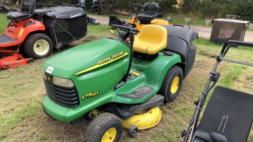 John Deere LTR155 42" direct collect hydrostatic drive ride on mower, new battery fitted, with key