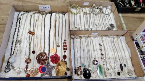 3 x trays of costume/fashion jewellery