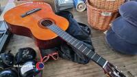 G Giant guitar with music stand - 3
