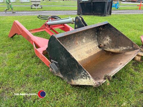 Massey Ferguson 35 power loader with bucket