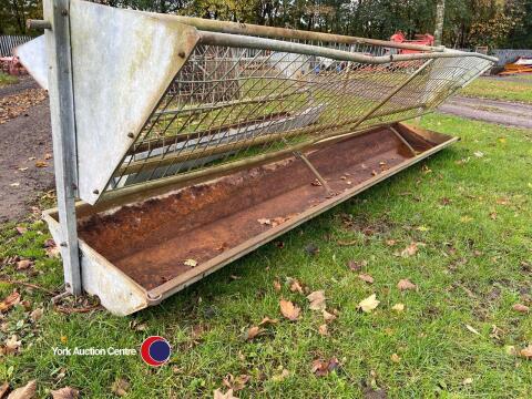 Mounted/ standing hay rack with feed trough underneath