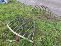 2 x wall hay racks - 3
