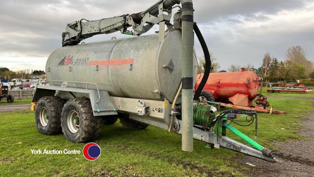 Agrimat Challenger slurry tanker, loading arm, rear linkage, steering ...