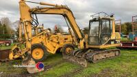Cat 8T 307-B digger, 2001 - Key in office