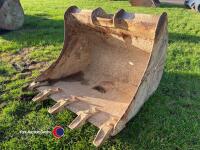3ft digger bucket on 65mm pins