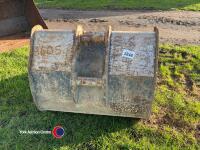 3ft digger bucket on 65mm pins - 3