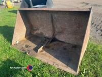 Slewtic bucket on Chilton brackets