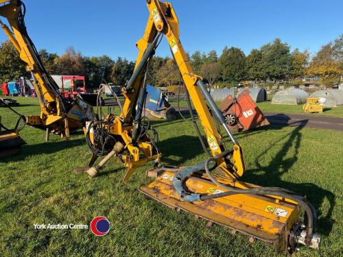 Bomford B467 hedge cutter