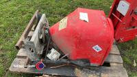 Quad slug pellet spreader with control box