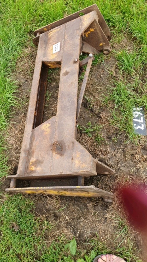 Grays loader headstock | York Machinery Sale (Tractors, vehicles ...