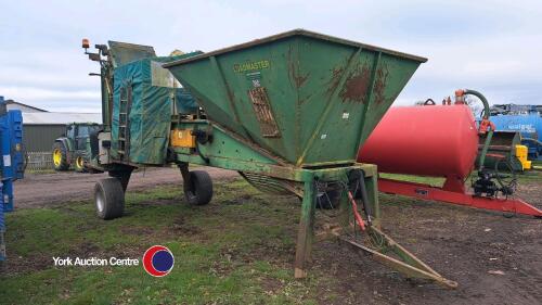 Jones beet cleaner with picking off table and stars for cleaning. On a 3 phase electric motor. Can be easily converted back to a diesel engine