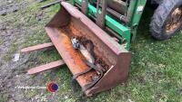 John Deere 4300 compact tractor with 430 loader, forks and bucket - Key in office - 4