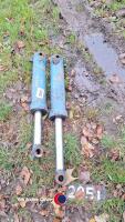 Pair of hydraulic matching rams, 30mm holes, no leaks when removed