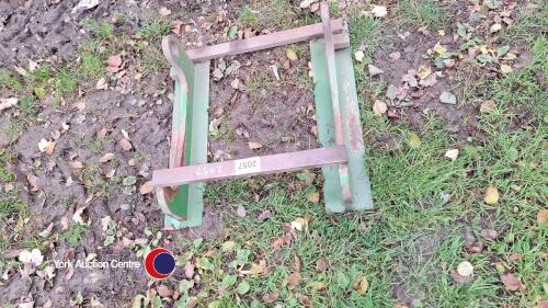 Set of CAT forklift brackets including back plates