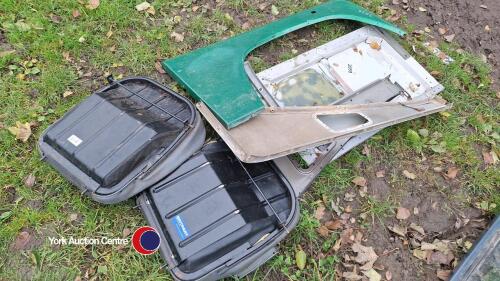 Land Rover tailgate and wing parts