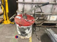 Grease bucket