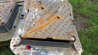 Large cast iron manhole top - 3