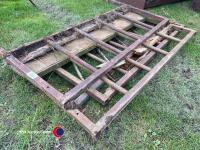 4 x straight cattle feed barriers - 2