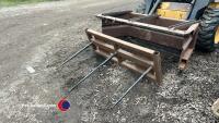 New Holland skidsteer c/w bale spike and muck scraper - Key in office - 3