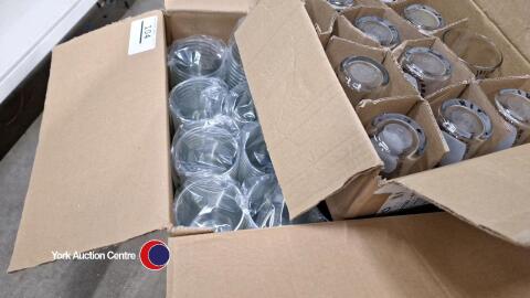 Box of glasses and box of plastic glasses