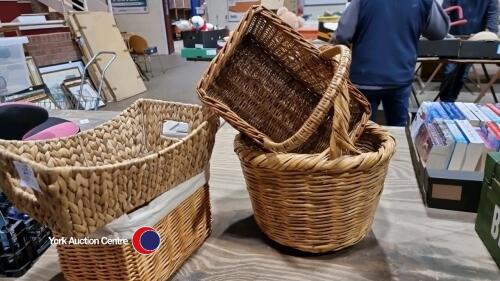 4 x various size wicker baskets