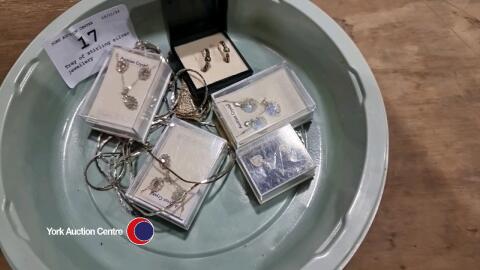 Tray of stirling silver jewellery