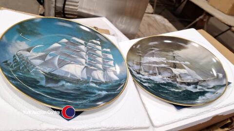 8 x boxed mint collectable ship plates