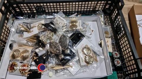 Tray of jewellery