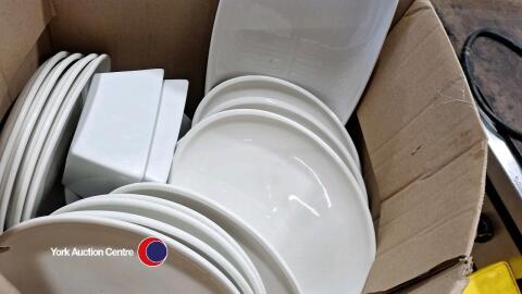 Box approx 32 oval dinner plates