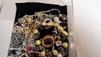 Tray of assorted costume jewellery - 2