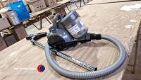 Russell Hobbs cylinder vacuum cleaner - 3