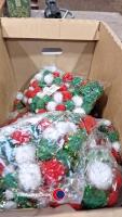 Large quantity of Christmas craft pom-poms - 4