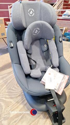 Maxi-Cosi child's car seat ECE R 129 with instructions