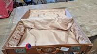 Victor Luggage suitcase. - 2