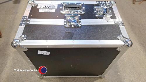 Heavy duty flight case for electronic equipment