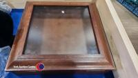 2 x jewellery display cases and 4 x display busts - 3