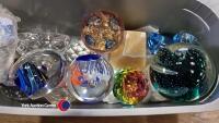 Box of 14 paperweights - 2