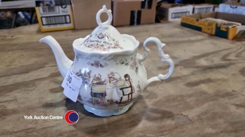 Brambley Hedge tea pot