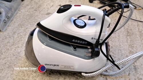 Russell Hobbs Steam Glide iron plus docking station