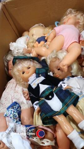 Box of 1980s childrens dolls including Tiny Tears