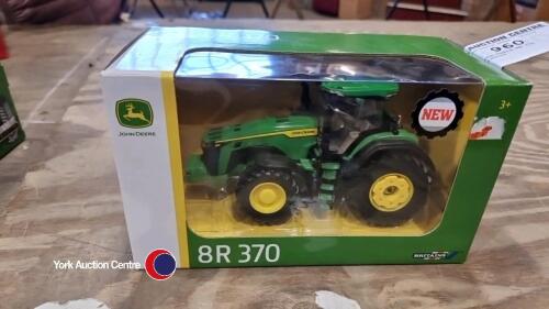 John Deere 8R 370 tractor