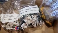 Quantity of toy farm animals and bales - 3