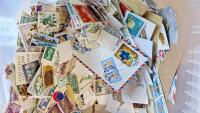 Quantity of loose worldwide stamps - 2